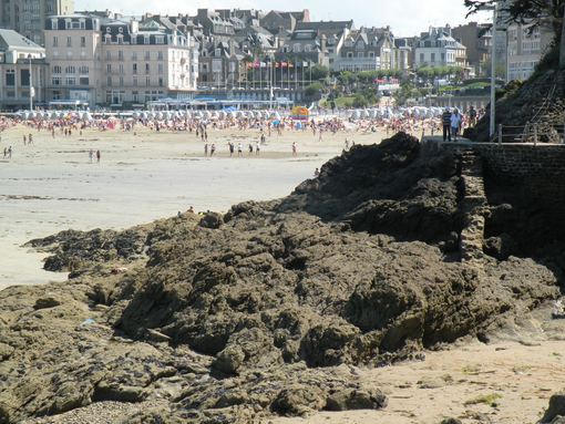 tout nus sur la plage 